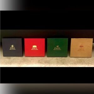 This is a set of 4 ornaments shipped from the Presidential White House. 🔥🔥🔥